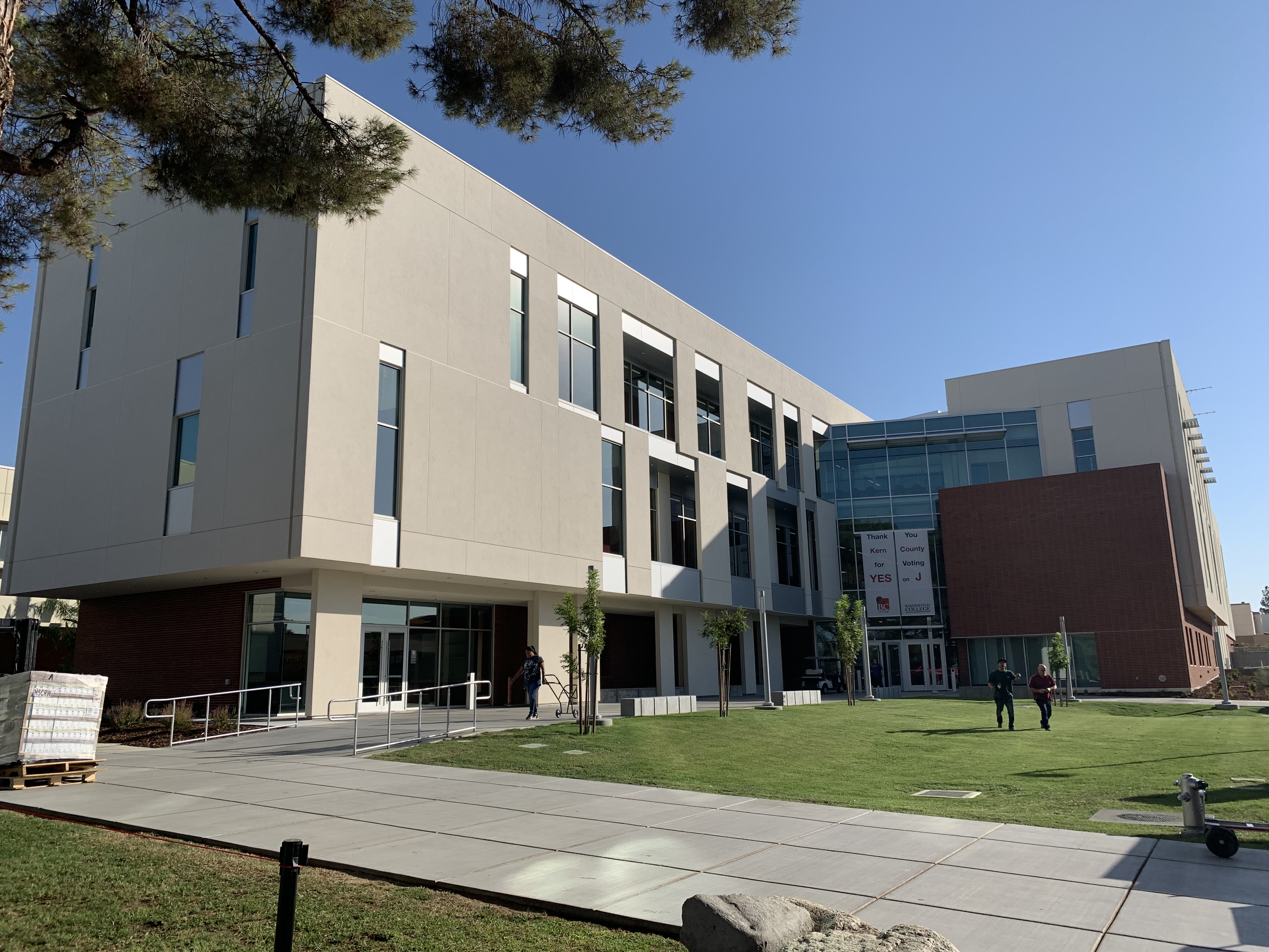 Bakersfield College Celebrates New Science and Engineering Building - HMC  Architects