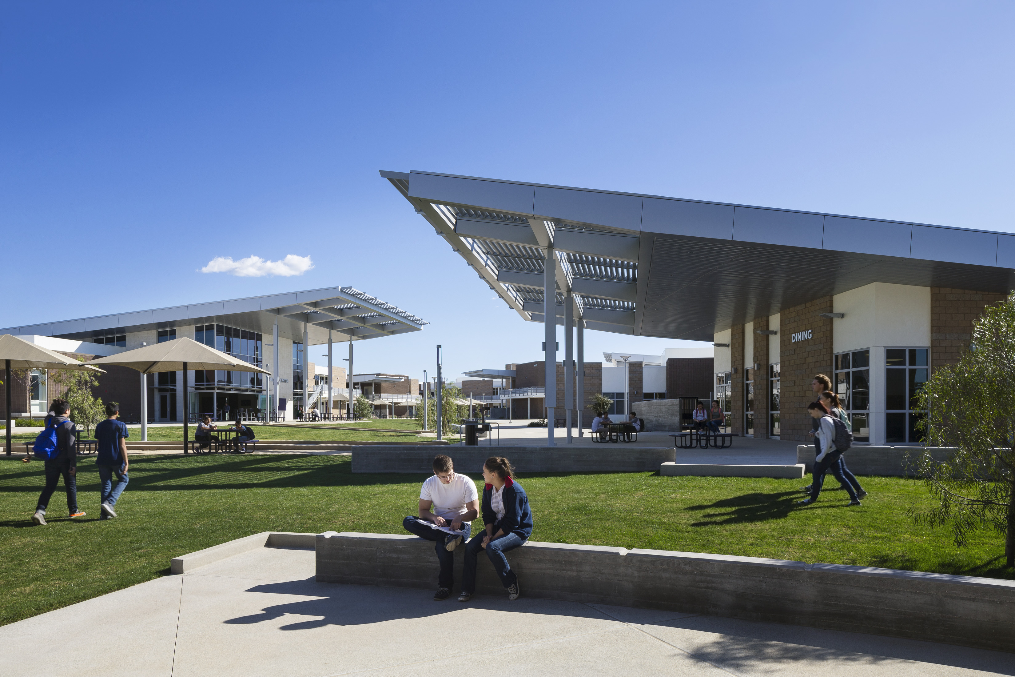  Portola High School applies regenerative architecture principles in their use of space.